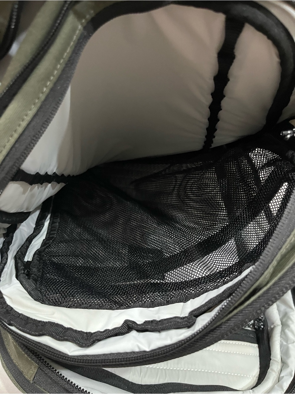 PAKT the travel backpack Forest green 35L - Picture 10 of 16